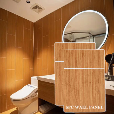 Pannello di parete SPC a grano di legno senza soluzione di continuità chiusura impermeabile Tavola di decorazione interna per il bagno