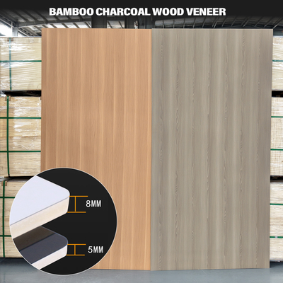 Pannello murale in PVC con venatura del legno dal design popolare, resistente all'usura e facile da pulire per corridoio e soffitto